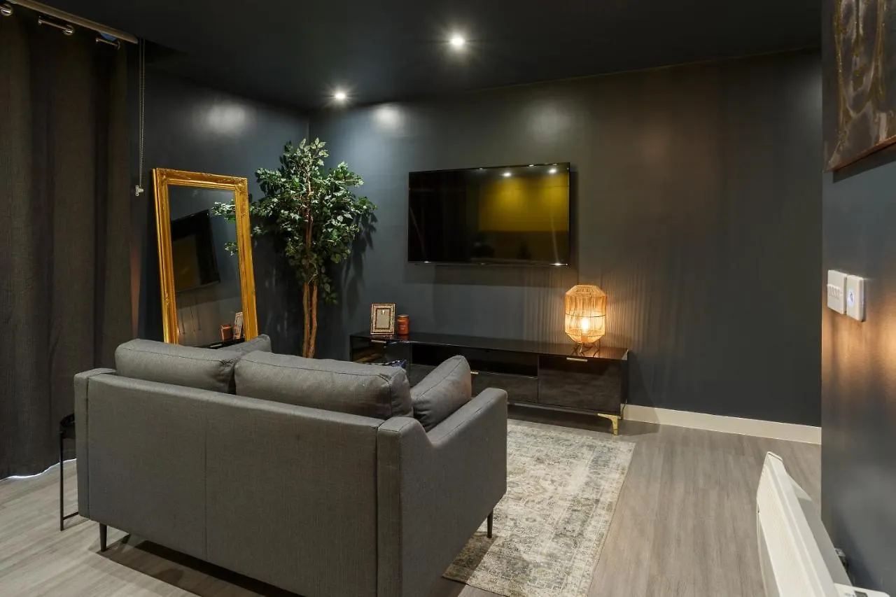 Opulence Studio In Sheffield 0*,