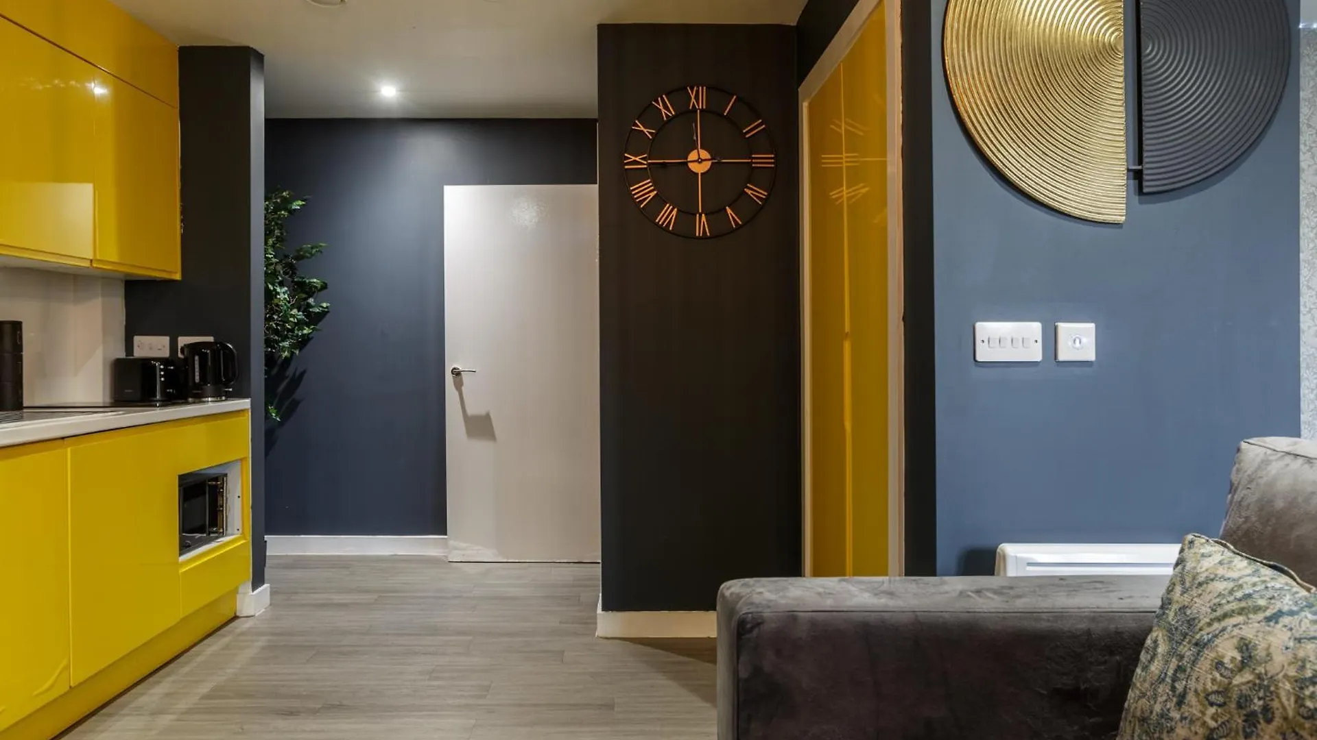 Opulence Studio In Sheffield 0*,  Reino Unido